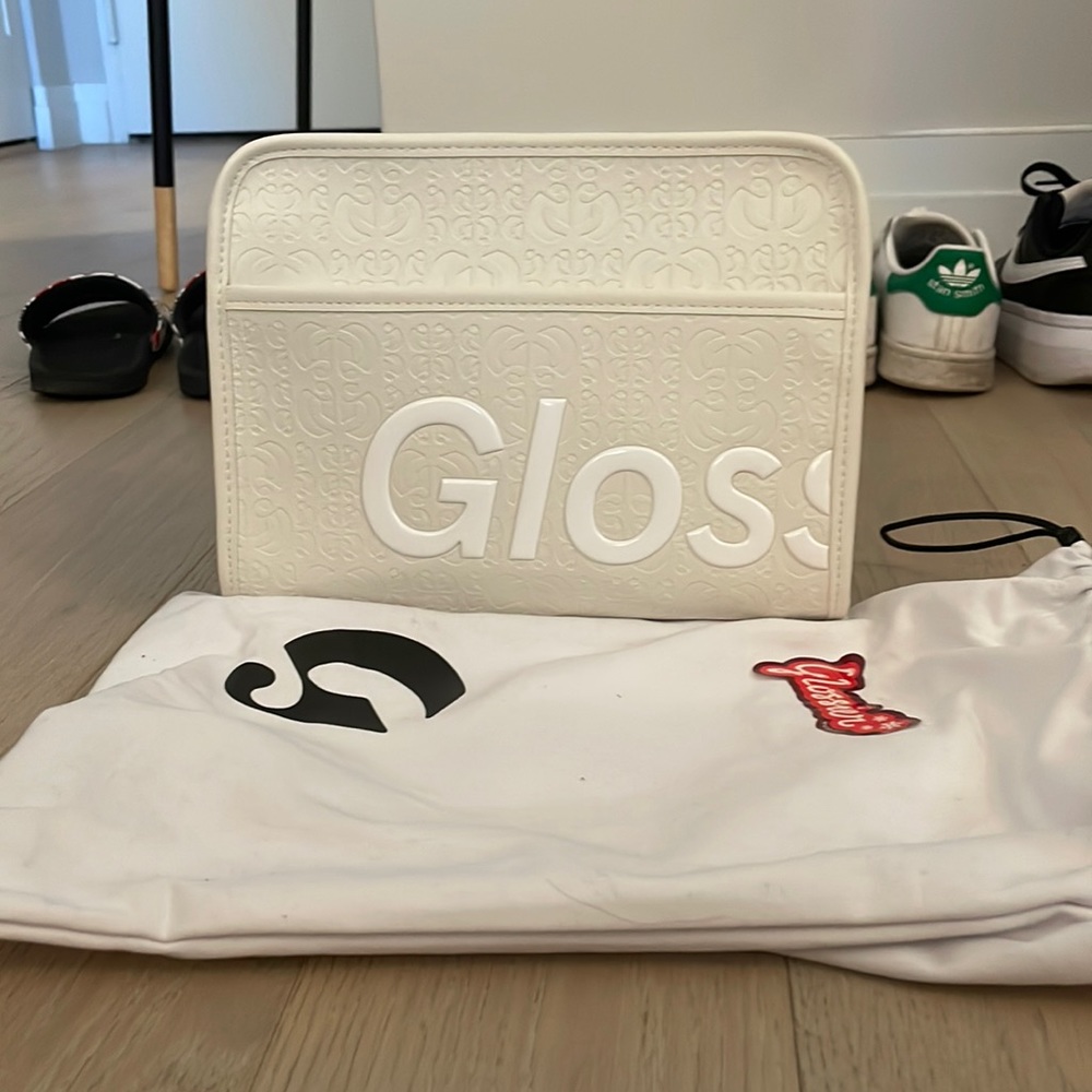 LIMITED EDITION GLOSSIER HOLIDAY 2021 MAKEUP BAG BNIB
